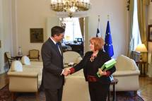 Varuhinja lovekovih pravic je predsedniku Pahorju predstavila Letno poroilo Varuha lovekovih pravic RS za leto 2016