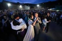 Predsednik Pahor na 27. kraški ohceti pri slovenski manjšini v Repnu: »Kraška ohcet je nekaj posebnega. Ohranja tisto, kar je slovensko, vstopa v skupni kulturni prostor s sosednjo Italijo in ga s tem bogati«