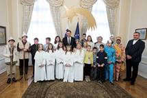 
Predsednika republike Boruta Pahorja tudi letos obiskali koledniki  