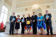Predsednik Republike Slovenije je na dan dravnosti vroil odlikovanja zlati red za zasluge in odlikovanja red za zasluge.