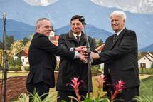 Predsednik republike Borut Pahor s tradicionalnim stiskom rok otvoril 21. Spomladanski kmetijsko obrtniki sejem v Komendi