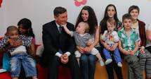 Predsednik republike Borut Pahor prisluhnil stiskam uporabnic Materinskega doma Ljubljana 