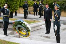 Predsednik republike je poloil venec na Pomnik padlim v vojni za Slovenijo '91