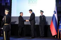 Predsednik republike vroil dravno odlikovanje zlati red za zasluge Narodnemu muzeju Slovenije