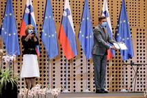 Predsednik Pahor ob vroitvi priznanja Jabolko navdiha prodajalkam in prodajalcem: 