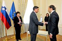 Predsednik republike z medaljo za zasluge odlikoval dr. Gabrijela Devetaka