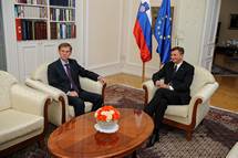 Delovno sreanje predsednika republike Boruta Pahorja in predsednika SMC dr. Mira Cerarja; Pogovor predsednika republike s predsednikom DVK