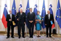 Predsednik Pahor na posebni slovesnosti vroil dravna odlikovanja: zlati red za zasluge, red za zasluge in medaljo za zasluge