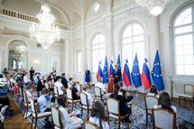 Predsednik republike sprejel obiskovalce ob dnevu odprtih vrat v poastitev dravnega praznika vrnitve Primorske k matini domovini