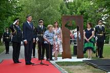 Predsednik Pahor v Trzinu odkril spominsko obeleje Edvardu Peperku, padlemu v osamosvojitveni vojni