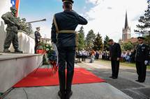 Predsednik Pahor na slovesnosti v Murski Soboti poloil venec pred spomenik padlim sovjetskim vojakom v II svetovni vojni na ozemlju Slovenije