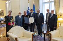 Predsednik Pahor vročil Zahvalo Godbi Slovenskih železnic za  prispevek k bogati tradiciji pihalne glasbene umetnosti na Slovenskem in povezovanje skupnosti