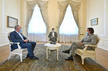 Predsednik Pahor je priredil delovno sreanje z direktorjem STA Bojanom Veselinoviem in direktorjem UKOM Uroem Urbanijo