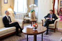 Predsednik Pahor je na delovnem pogovoru gostil guvernerja Banke Slovenije Vasleta