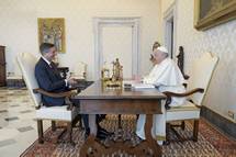 Zelo ljubeznivo sreanje in vsebinsko bogat pogovor predsednika Pahorja in papea Franika