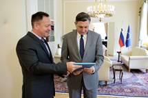 Predsednik KPK dr. umi je predsedniku Pahorju predstavil redno Letno poroilo o delu KPK za leto 2021