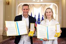 Predsednik Republike Slovenije Borut Pahor je danes na posebni slovesnosti v Predsedniki palai vroil dravni odlikovanji, ki sta ju prejela Janja Garnbret in Benjamin Savek