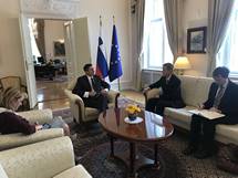 Predsednik Pahor naelno podpira strategijo Evropske komisije vendar priakuje odpravo nejasnosti ter nedvoumnost stalia EK glede spotovanja odloitve Arbitranega sodia 