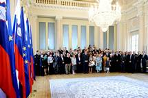 Predsednik republike Borut Pahor je priredil sprejem za svojce padlih pripadnikov Teritorialne obrambe Republike Slovenije, Ministrstva za notranje zadeve in civilnih rtev ter ranjenih v vojni za Slovenijo.