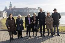 Predsednik Pahor z nekdanjimi internirankami na komemoraciji ob 75. obletnici osvoboditve nacistinega koncentracijskega taboria Auschwitz-Birkenau