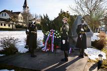 Garda Slovenske vojske je v imenu predsednika republike poloila venec k spominskemu obeleju v Koevski Reki