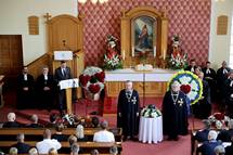 Predsednik Pahor na žalni slovesnosti za škofom Ernišo: 