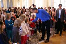 Predsednik republike Borut Pahor ob dnevu odprtih vrat sprejel skupino otrok in njihovih starev 