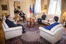 Predsednik republike in vrhovni poveljnik obrambnih sil Borut Pahor je na prvi uradni pogovor po imenovanju sprejel naelnika Generaltaba Slovenske vojske brigadirja Roberta Glavaa