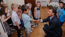 Predsednik Pahor je skupaj z velenjskimi otroki pozval vse, naj mu poljejo svoje zamisli o dnevu otrok 