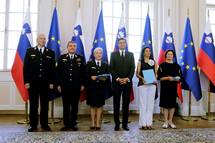 Predsednik Pahor na slovesnosti v Predsedniki palai vroil dravni odlikovanji