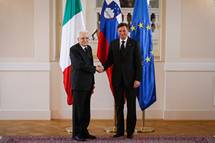 Predsednik Republike Slovenije Borut Pahor se je danes po telefonu pogovarjal s predsednikom Italijanske republike Sergiom Mattarello