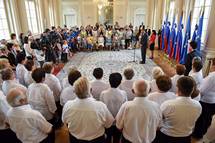 Predsednik republike ob dravnem prazniku, zdruitvi prekmurskih Slovencev z matinim narodom estital dravljankam in dravljanom
