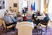 Predsednik republike sprejel predstavnike Zveze slepih in slabovidnih Slovenije, Razirjenega strokovnega kolegija za oftamologijo in Drutva Svetloba