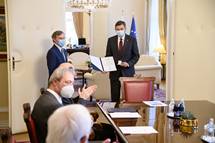 Predsednik Republike Slovenije Borut Pahor je danes sprejel na pogovor predstavnike Svetovnega slovenskega kongresa, ki so mu podelili Zlatnik Slovenski tolar 