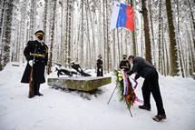 Predsednik republike poloil venec k spominskemu obeleju padlim borkam in borcem Pohorskega bataljona v poastitev 78. obletnice njihovega poslednjega boja