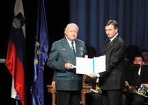 Predsednik republike Borut Pahor s srebrnim redom za zasluge odlikoval Zvezo veteranov vojne za Slovenijo