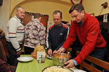 Predsednik republike Borut Pahor obiskal mariborske brezdomce