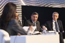 Predsednik Pahor na voditeljskem panelu “Cena miru ali stroek vojne”: Storiti moramo vse za takojnjo prekinitev ognja in spobuditi obe strani k diplomatski reitvi. Proti zaprtju zranega prostora s strani NATO, ker bi to pomenilo eskalacijo vojne.