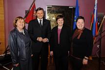 Predsednik republike Borut Pahor obiskal prostovoljce projekta »Stareji za stareje« 