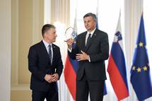 Predsednik Pahor prejel najvije priznanje Zveze za mednarodni port za vse