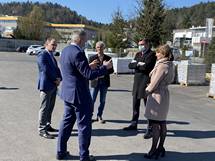 Predsednik Pahor in minister Poivalek obiskala podjetje Kimi 