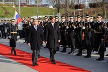 Predsednik Pahor ob obisku na MORS pozdravil tudi vojake, ki delujejo v mednarodnih operacijah in misijah ter se jim zahvalil za predano delo
