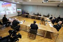 Predsednik Republike Slovenije in vrhovni poveljnik obrambnih sil Borut Pahor je danes preko videokonference nagovoril pripadnike Slovenske vojske v mednarodnih operacijah in misijah v tujini