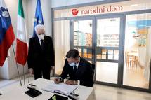 Predsednik Pahor in predsednik Mattarella sta se skupaj udeleila obeleitve 100. obletnice poiga in slovesne vrnitve Narodnega doma v Trstu slovenski narodni skupnosti v Italiji