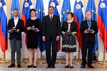 Predsednik Pahor vroil »Jabolko navdiha« mag. Alenki Krape, Dragu Gradiku, dr. Inge Breznik in mag. Marku Slaviu