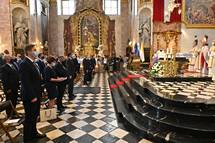 Predsednik republike se je udeleil mae za domovino ob 30. obletnici samostojnosti Slovenije