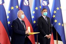Predsednik Pahor Nogometni zvezi Slovenije vroil dravno odlikovanje zlati red za zasluge