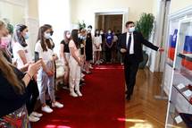 Dijaki Gimnazije Breice na obisku v Predsedniki palai