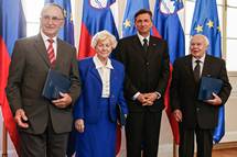 Predsednik republike odlikoval gospo Ireno Pavli, gospoda Hanzija (Johanna) Ogrisa in gospoda Mirka (Friedricha) Kumra