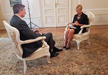Pogovor predsednika Republike Slovenije Boruta Pahorja za TV Slovenija, oddajo Odmevi, o odprtju spomenika vsem rtvam vojn in z vojnami povezanim rtvam